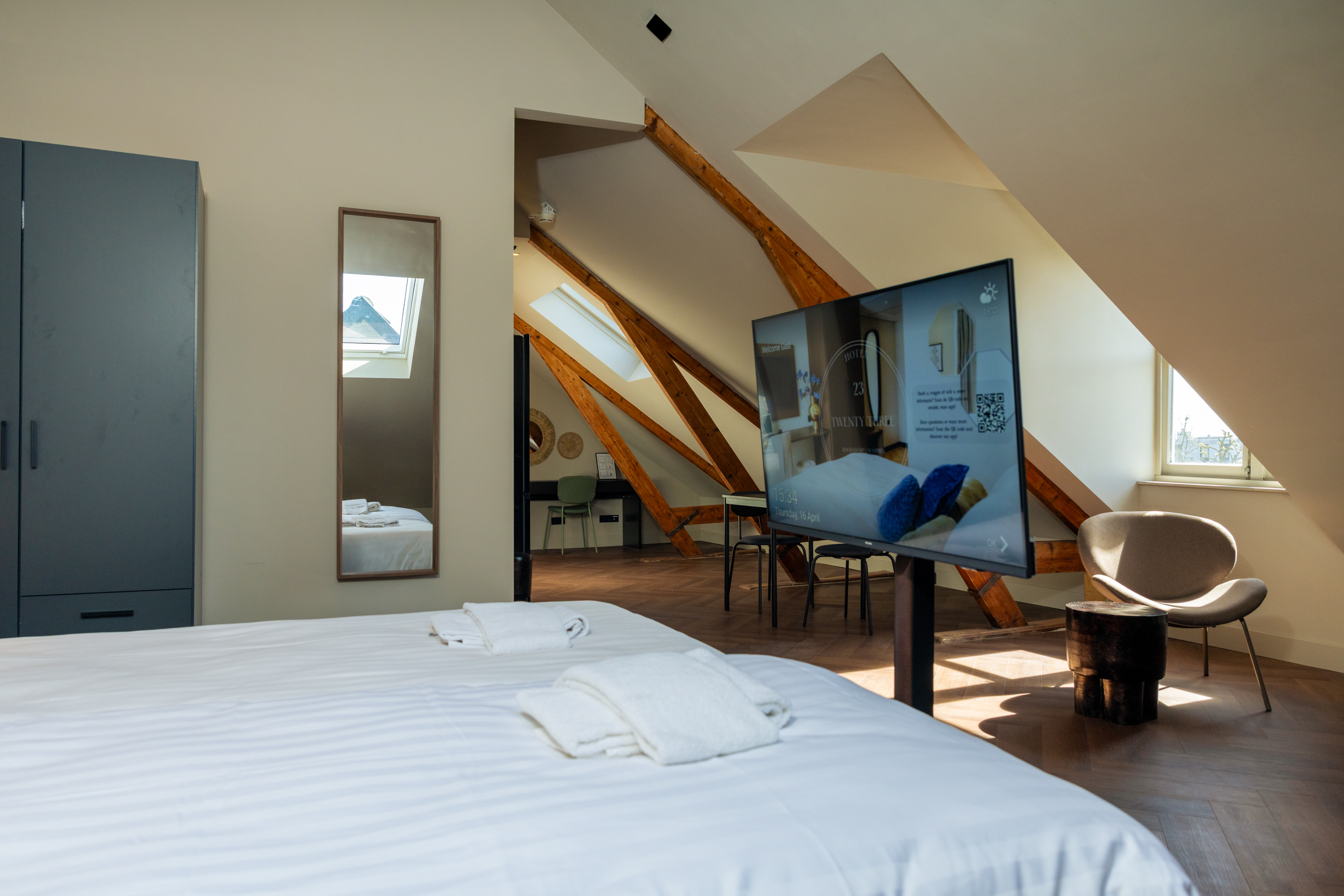 【R&B】room service hotel-twenty-three
